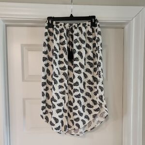 H&M Black and White Leaf Pattern Midi Skirt
